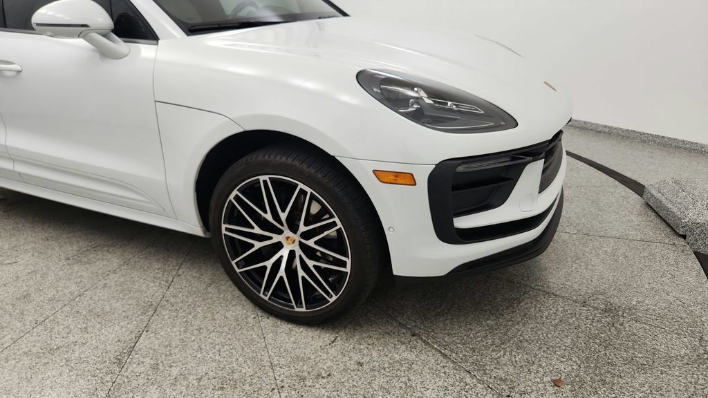 Used 2022 Porsche Macan AWD/4WD image 30