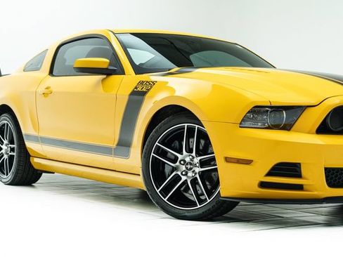 Used 2013 Ford Mustang Boss 302 w/ Boss 302 Accessory Pkg RWD image 3