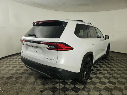 Used 2024 Toyota Grand Highlander Platinum AWD/4WD image 4