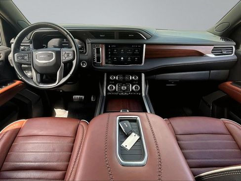 Used 2023 GMC Yukon Denali Ultimate AWD/4WD image 9