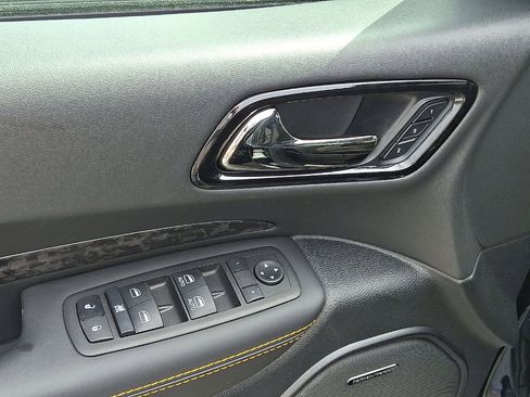 Certified 2023 Dodge Durango R/T w/ Hemi Orange Plus Package image 10