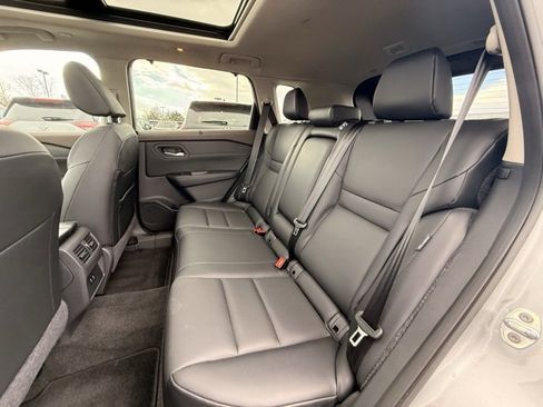 Certified 2023 Nissan Rogue SV w/ SV Premium Package image 17