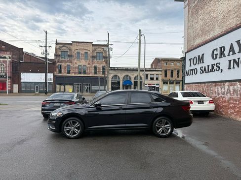 Used 2019 Volkswagen Jetta R-Line w/ R-Line Cold Weather Package FWD image 5