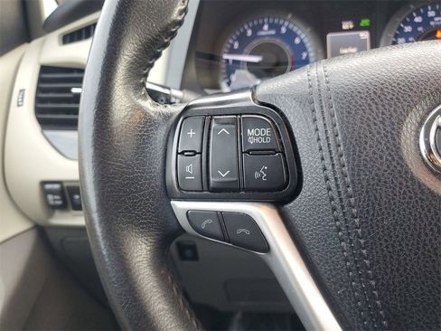 Used 2019 Toyota Sienna XLE image 22