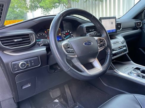 Used 2022 Ford Explorer XLT w/ Equipment Group 202A AWD/4WD image 10