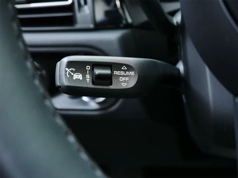 Used 2025 Porsche Macan image 19