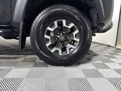 Used 2017 Toyota Tacoma TRD Off-Road image 11