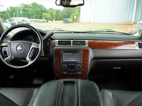 Used 2013 Chevrolet Avalanche LTZ RWD image 10