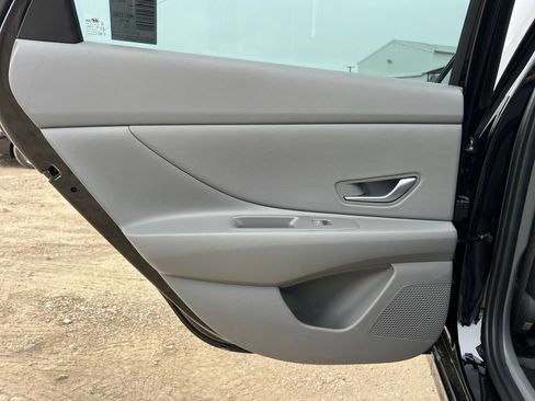 Used 2025 Hyundai Elantra SEL image 12