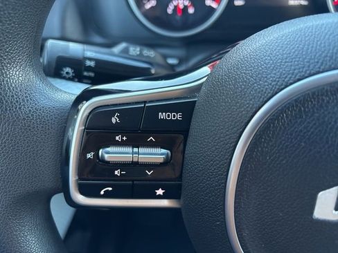 Certified 2023 Kia Carnival LX image 23