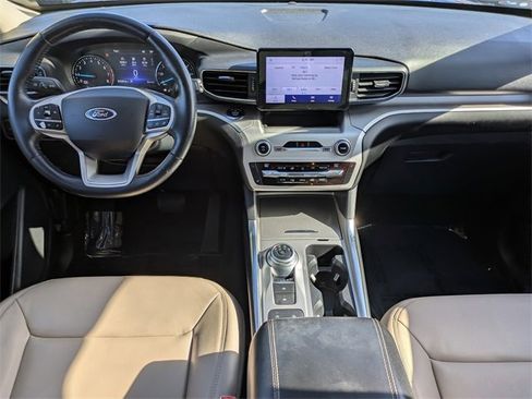 Certified 2021 Ford Explorer XLT w/ Equipment Group 202A image 14