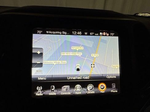 Used 2017 Jeep Cherokee Overland w/ Technology Group AWD/4WD image 27