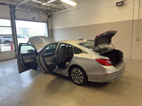 Used 2018 Honda Accord EX image 12