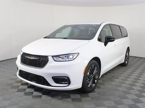 New 2026 Chrysler Pacifica Select image 24