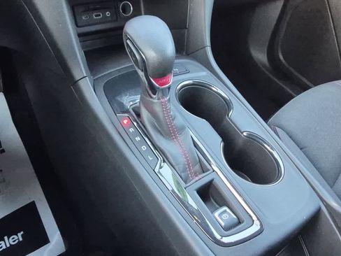 Used 2022 Chevrolet Equinox RS w/ Infotainment Package image 13