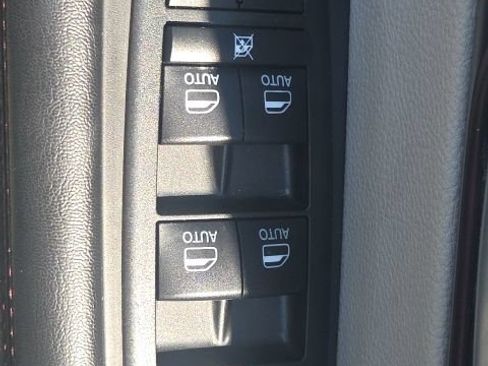Used 2018 Chrysler Pacifica Limited w/ Advanced Safetytec Group FWD image 20