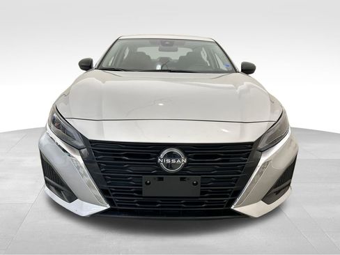 Used 2024 Nissan Altima 2.5 SV FWD image 9