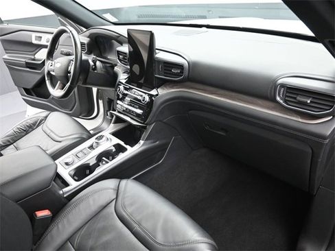 Certified 2022 Ford Explorer Platinum w/ Equipment Group 601A image 29