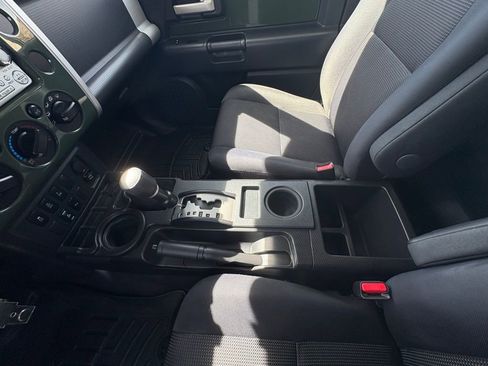 Used 2013 Toyota FJ Cruiser 4WD w/ Upgrade Pkg image 18