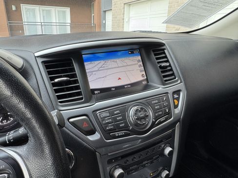Used 2019 Nissan Pathfinder SL image 18