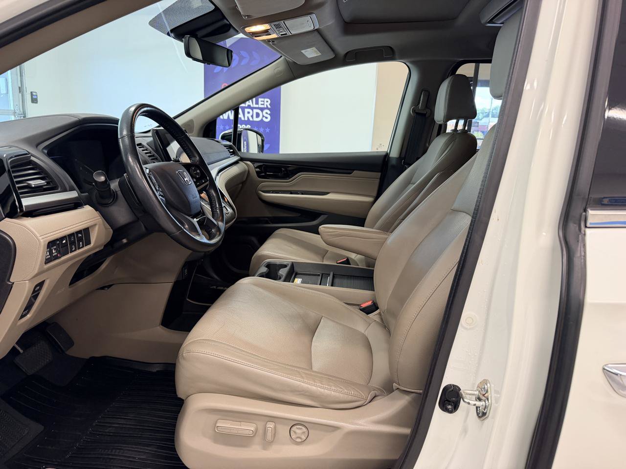 Used 2018 Honda Odyssey Elite image 15