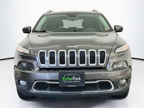 Used 2018 Jeep Cherokee Limited AWD/4WD image 2