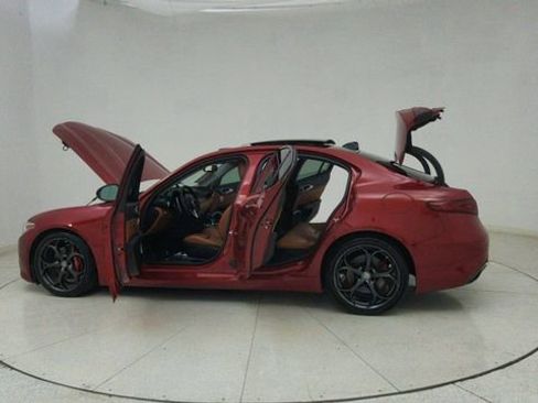 Used 2017 Alfa Romeo Giulia Ti w/ TI 19" Sport Package image 74