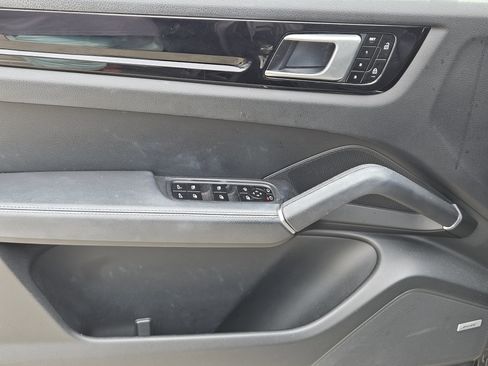 Used 2020 Porsche Cayenne image 31
