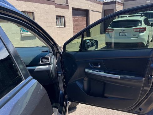 Used 2017 Subaru Crosstrek 2.0i Premium w/ Moonroof Package AWD/4WD image 11