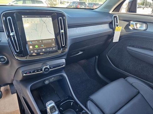 New 2026 Volvo XC40 B5 Plus w/ Protection Package Premier image 12