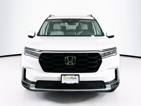 Used 2025 Honda Pilot Touring image 2