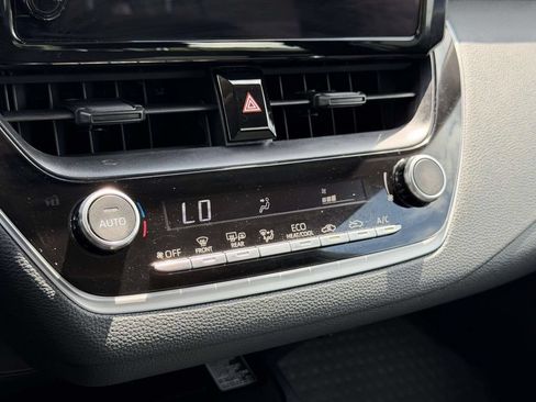 Used 2025 Toyota Corolla LE w/ LE Premium Package FWD image 5