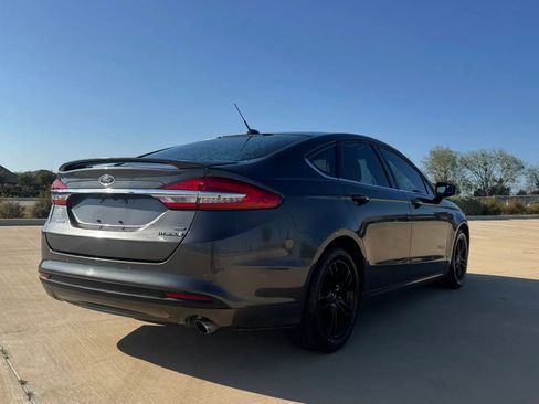 Used 2018 Ford Fusion SE image 4