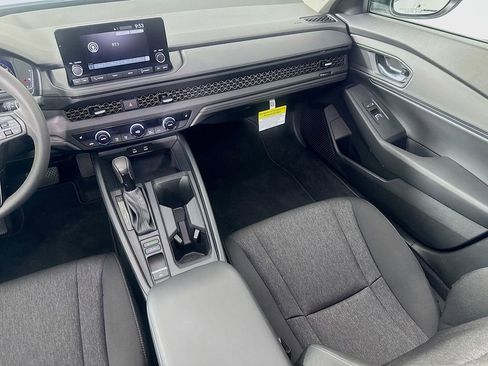 Used 2025 Honda Accord SE image 31