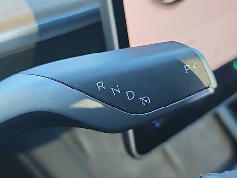 Used 2021 Tesla Model Y Long Range AWD/4WD image 19