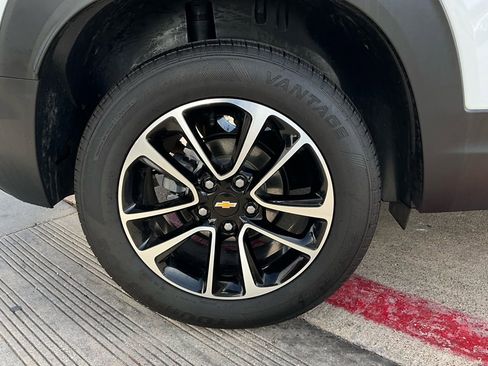 Used 2025 Chevrolet TrailBlazer LT image 9