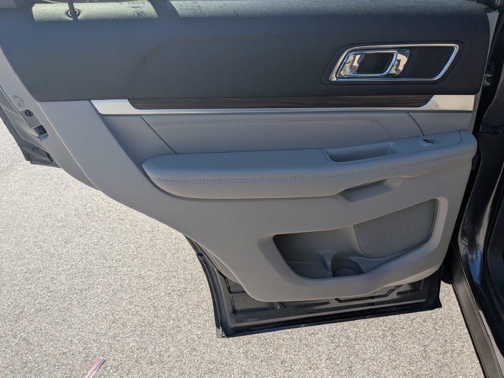 Used 2019 Ford Explorer Limited w/ Class III Trailer Tow Package FWD image 24
