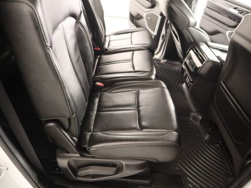 Used 2023 Jeep Wagoneer 4WD w/ Premium Group I image 16