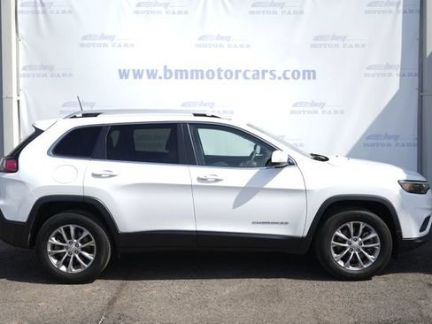 Used 2021 Jeep Cherokee Latitude Plus AWD/4WD image 7
