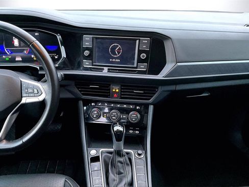 Used 2024 Volkswagen Jetta SE image 12