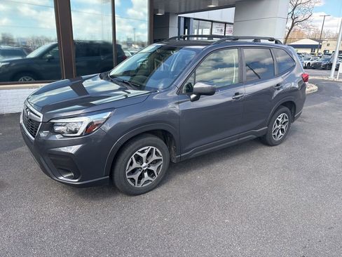 Used 2021 Subaru Forester Premium image 2
