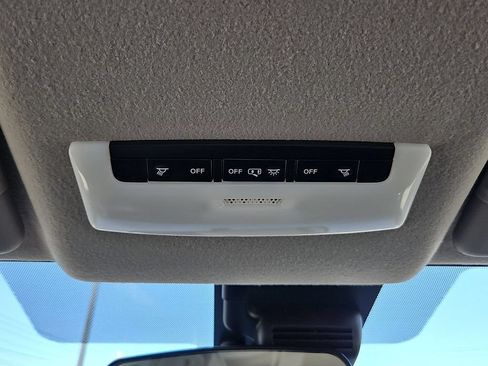 Used 2023 Nissan Versa S FWD image 28