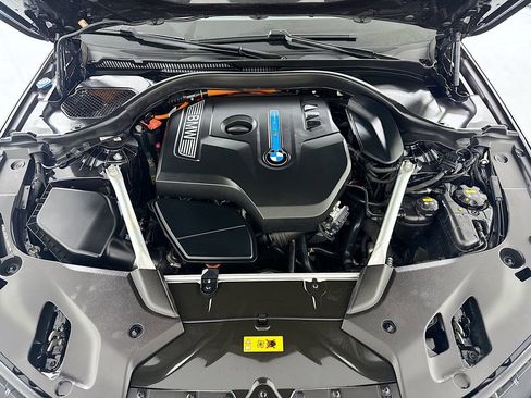 Used 2020 BMW 530e RWD image 29