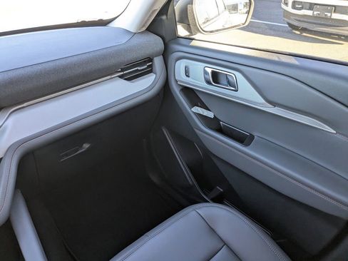 New 2025 Ford Explorer Active w/ Active Comfort Package image 17