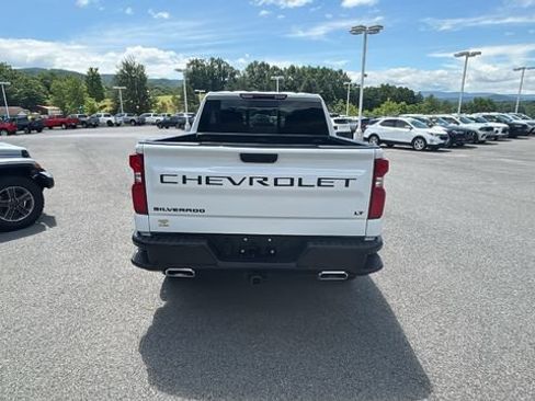 Used 2025 Chevrolet Silverado 1500 LT Trail Boss w/ Convenience Package II AWD/4WD image 4