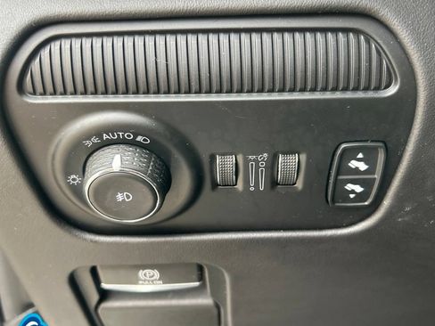 Used 2023 Jeep Grand Wagoneer Series III AWD/4WD image 19