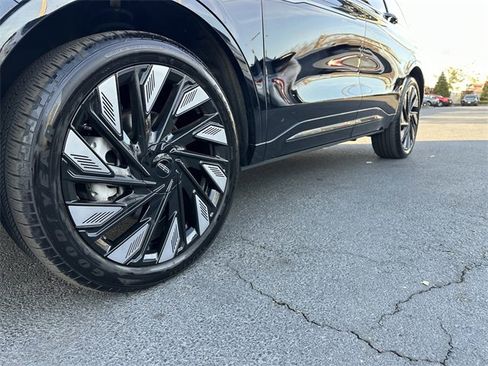 Certified 2024 Lincoln Nautilus Reserve w/ Jet Appearance Package (87T) image 12