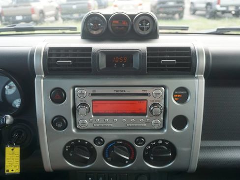 Used 2012 Toyota FJ Cruiser 4WD w/ Convenience Pkg image 7