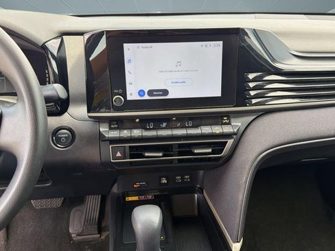 Used 2025 Toyota Camry LE FWD image 19