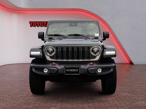 Used 2025 Jeep Wrangler Unlimited Rubicon AWD/4WD image 2